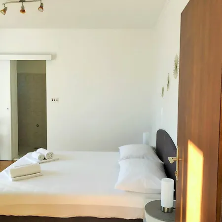 Apartamento With A Parking Space - 22168 Makarska