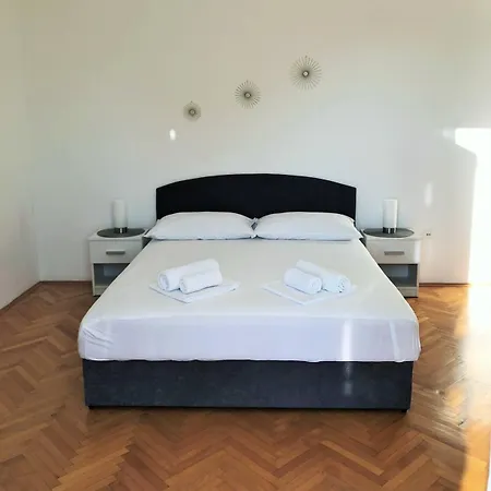 Apartamento With A Parking Space - 22168 Makarska