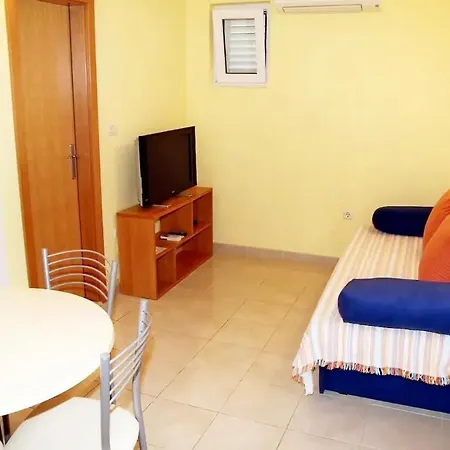 With A Parking Space - 22168 Apartamento Makarska