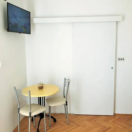 아파트 With Parking Space - 22168